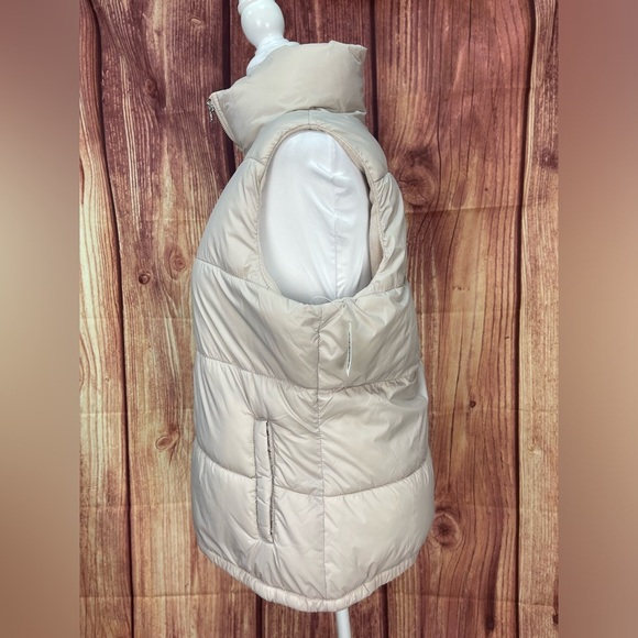 Old navy very light nude pink puffer Vest Women’s size M - Picture 4 of 16